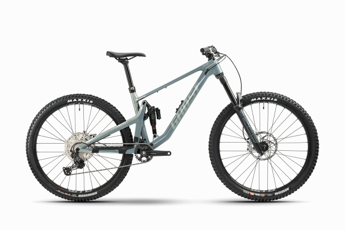 Ghost Riot AM CF Pro 2025.